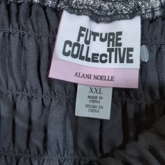 silver metallic strappy smocked top. 2XL - Picture 4 of 8